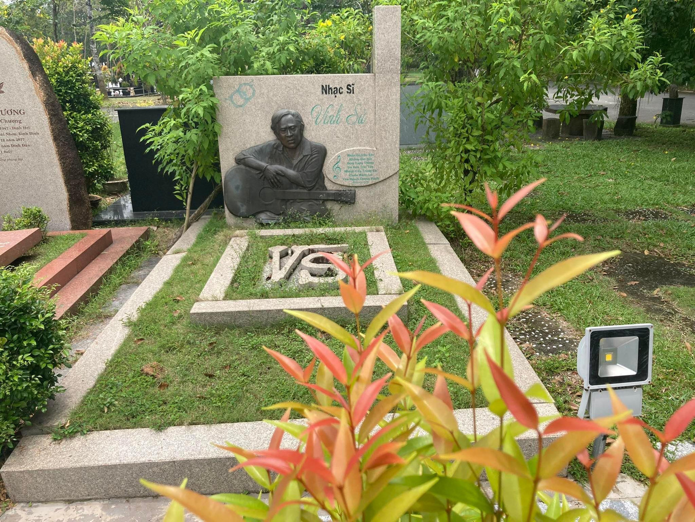 Vinh Sử đã chuẩn bị phần mộ cho mình từ mấy năm trước