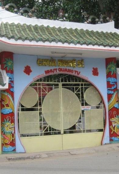 Bảng tên Chùa Nghệ sỹ trước đây