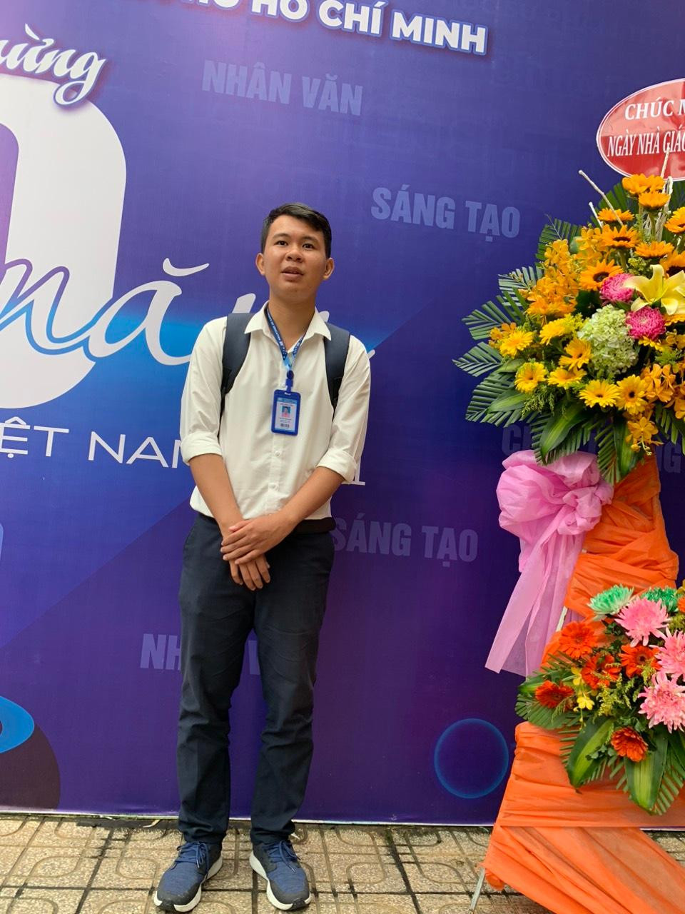 Tân sinh viên trường Đại học Sư phạm TPHCM Huỳnh Long