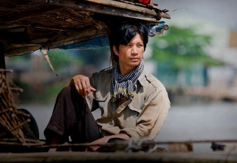 Dustin Nguyễn trong phim "Cánh đồng bất tận" do Nguỵ Ngữ biên kịch