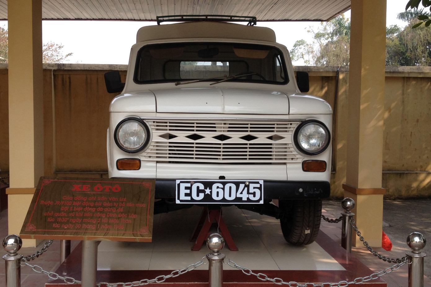 Chiếc xe mang số hiệu EC- 6045 Chiếc xe mang số hiệu EC- 6045