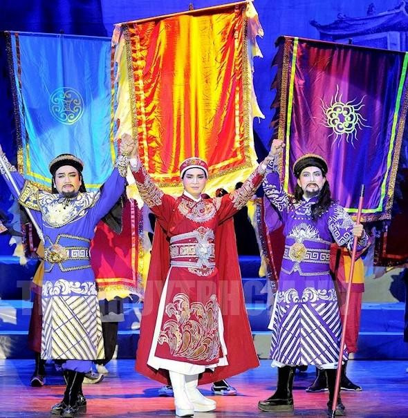 Các nghệ sỹ cải lương Nhà hát Trần Hữu Trang trong cuộc thi “Tài năng diễn viên sân khấu Cải lương Trần Hữu Trang” năm 2020