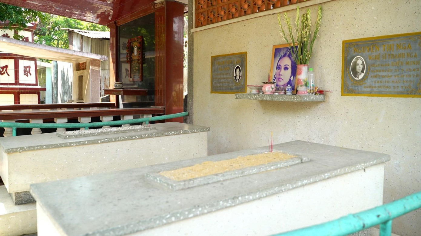 Khu mộ của vợ chồng NSƯT Thanh Nga Khu mộ của vợ chồng NSƯT Thanh Nga