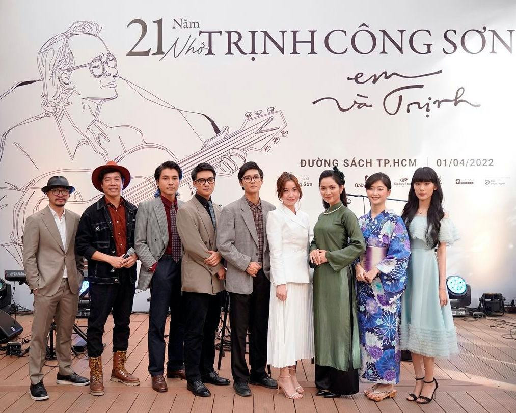 Ê kíp làm phim "Em và Trịnh" trong đêm nhạc "21 năm nhớ Trịnh Công Sơn" ngày 1/4 tại Đường sách Nguyễn Văn Bình Ê kíp làm phim "Em và Trịnh" trong đêm nhạc "21 năm nhớ Trịnh Công Sơn" ngày 1/4 tại Đường sách Nguyễn Văn Bình