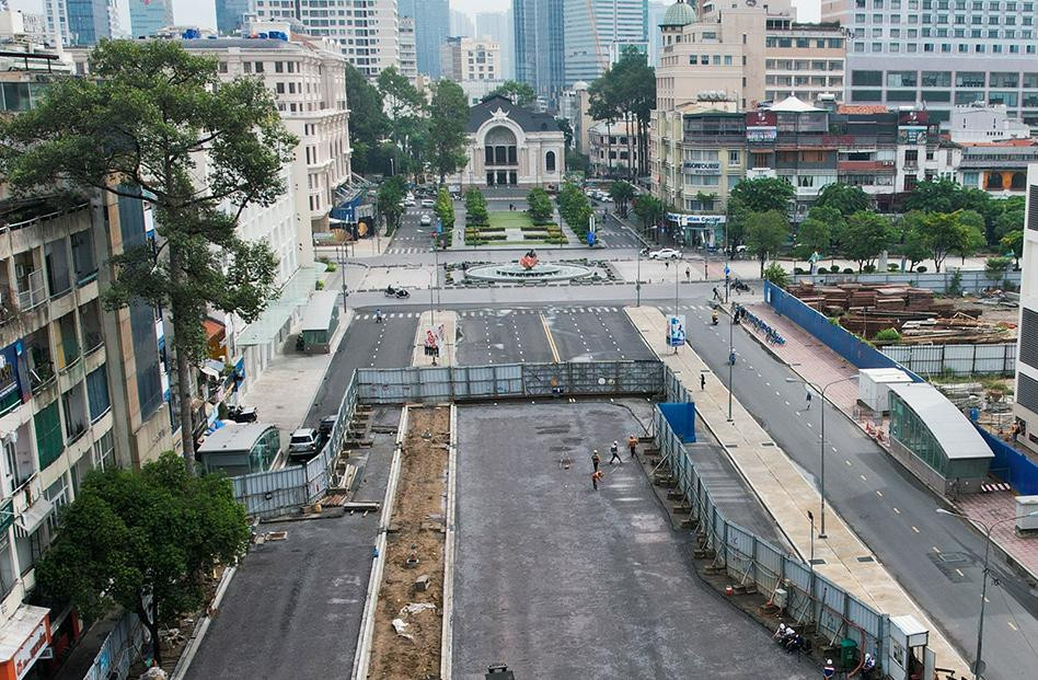 Đường Lê Lợi khi còn bị rào chắn