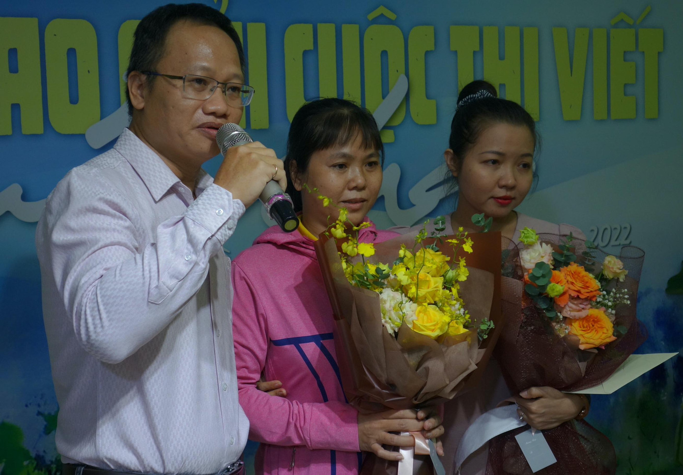 Nhà văn Trần Nhã Thuỵ- Trưởng BTC cuộc thi "Về nhà" Nhà văn Trần Nhã Thuỵ- Trưởng BTC cuộc thi "Về nhà"