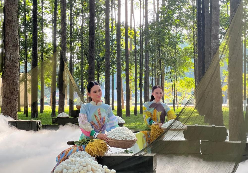 Sự hy sinh của người lính được ví như những con tằm Sự hy sinh của người lính được ví như những con tằm