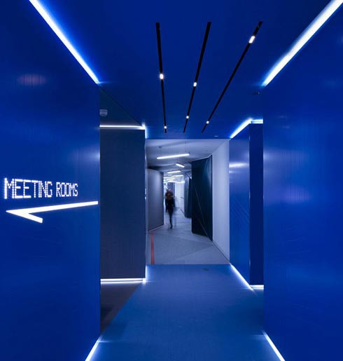 Hành lang dẫn tới phòng họp 