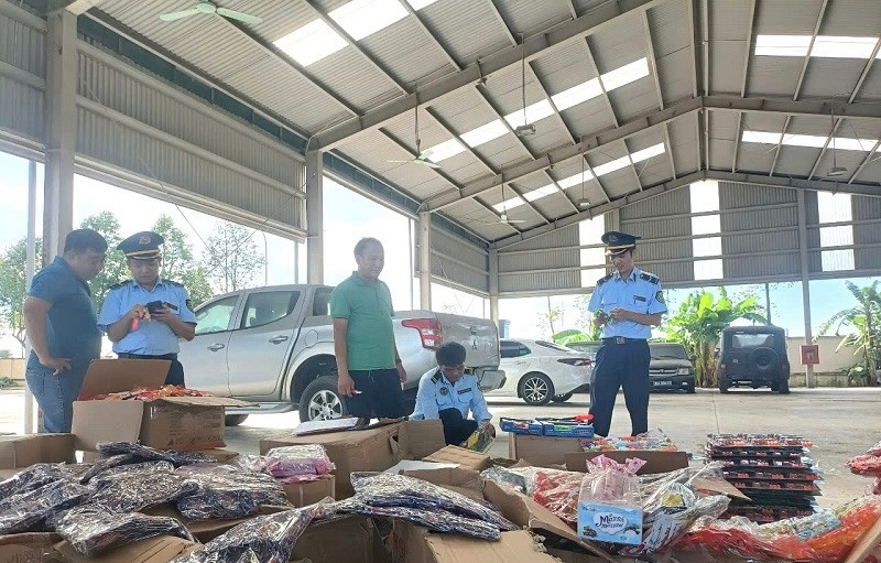 Chủ cửa hàng không chứng minh được nguồn gốc xuất xứ của hơn 10.000 sản phẩm thực phẩm Chủ cửa hàng không chứng minh được nguồn gốc xuất xứ của hơn 10.000 sản phẩm thực phẩm