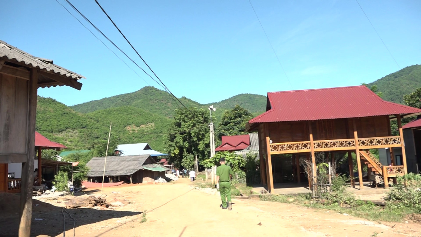 Một góc khu phố Đoàn Kết, thị trấn Mường Lát Một góc khu phố Đoàn Kết, thị trấn Mường Lát