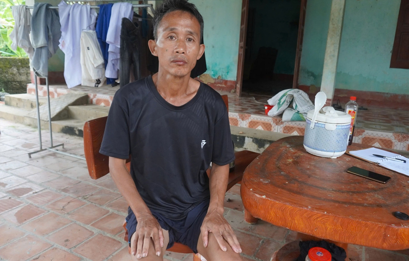 Khi nhận được thông báo bị cắt và phải trả lại số tiền hơn 133 triệu đồng đã hưởng chế độ chất độc hóa học từ trước tới nay, ông Đỗ Gia Hùng (54 tuổi, ở thôn Cung Điền, xã Minh Nghĩa, huyện Nông Cống) đã bật khóc vì nhà nghèo, không có tiền trả