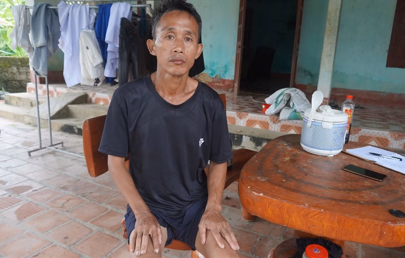 Khi nhận được thông báo bị cắt và phải trả lại số tiền hơn 133 triệu đồng đã hưởng chế độ chất độc hóa học từ trước tới nay, ông Đỗ Gia Hùng (54 tuổi, ở thôn Cung Điền, xã Minh Nghĩa, huyện Nông Cống) đã bật khóc vì nhà nghèo, không có tiền trả