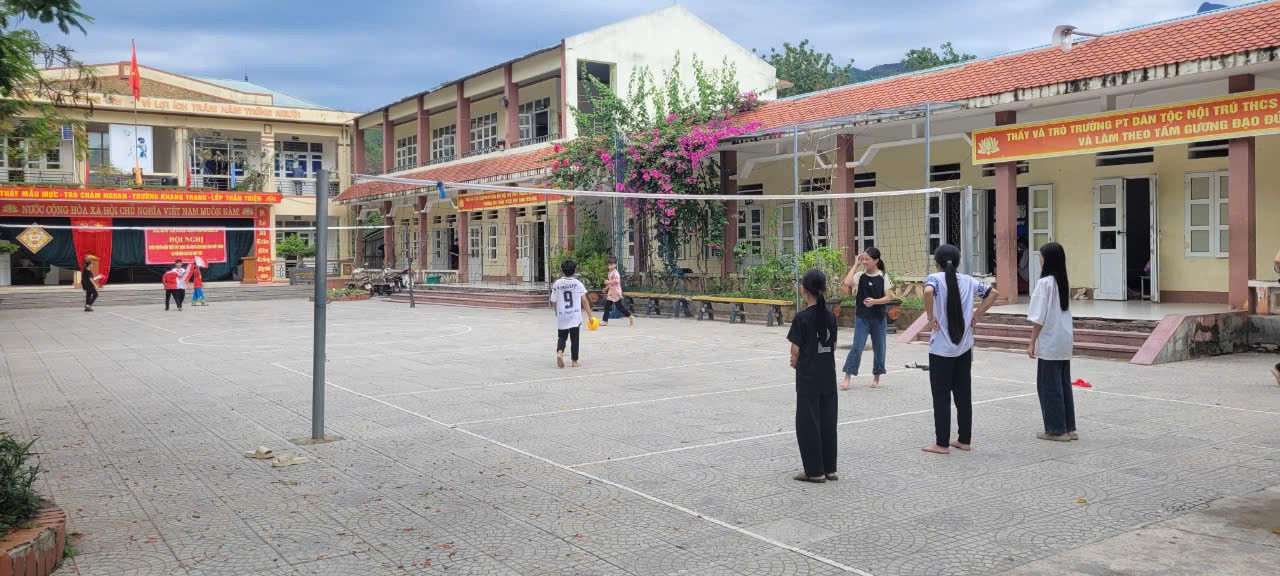 Trường phổ thông Dân tộc nội trú THCS Mường Lát.