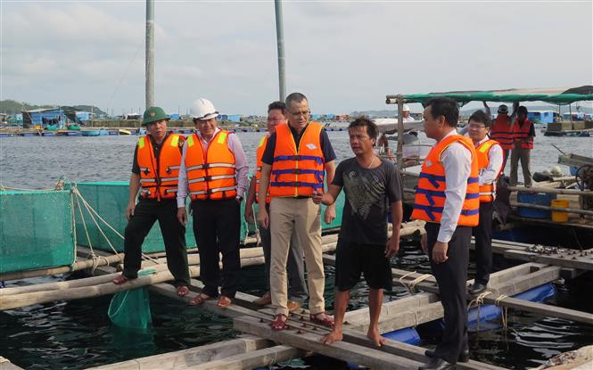 Trực thăng, xe bọc thép sẵn sàng ứng phó với bão số 9 ảnh 53