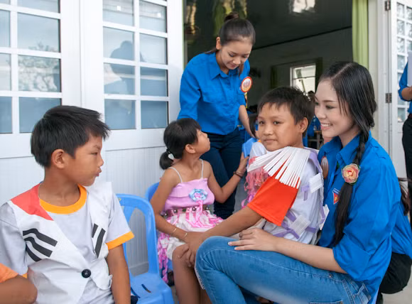 đến thăm Trung tâm Bảo trợ nạn nhân chất độc da cam và trẻ em bất hạnh tại xã Nhơn Hòa, huyện Hòa Vang, TP Đà Nẵng