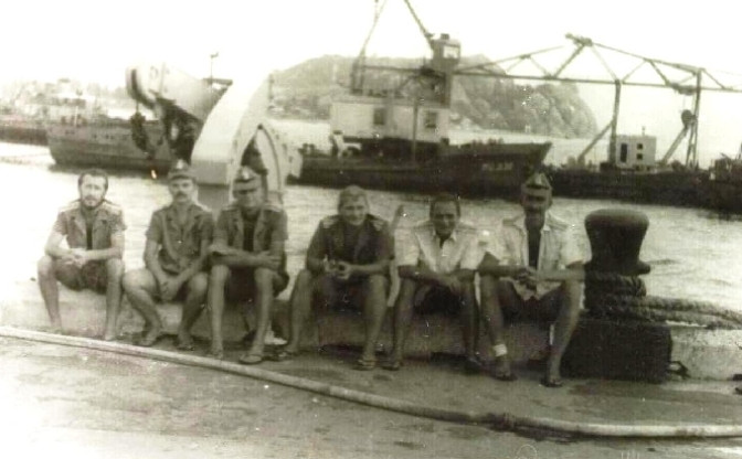 Tháng 4 năm 1982. Việt Nam, Cam Ranh, cầu tàu 