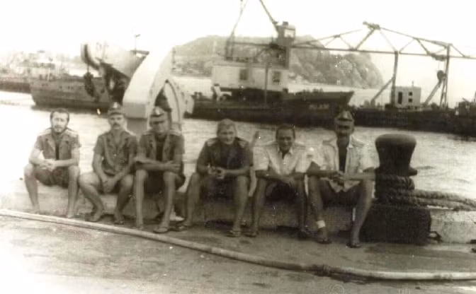 Tháng 4 năm 1982. Việt Nam, Cam Ranh, cầu tàu 