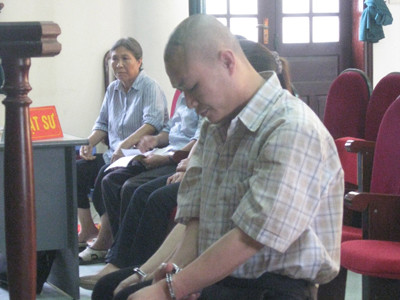 Bị cáo Đặng Quốc Hoàng hầu tòa trong vụ án hành hạ con đẻ