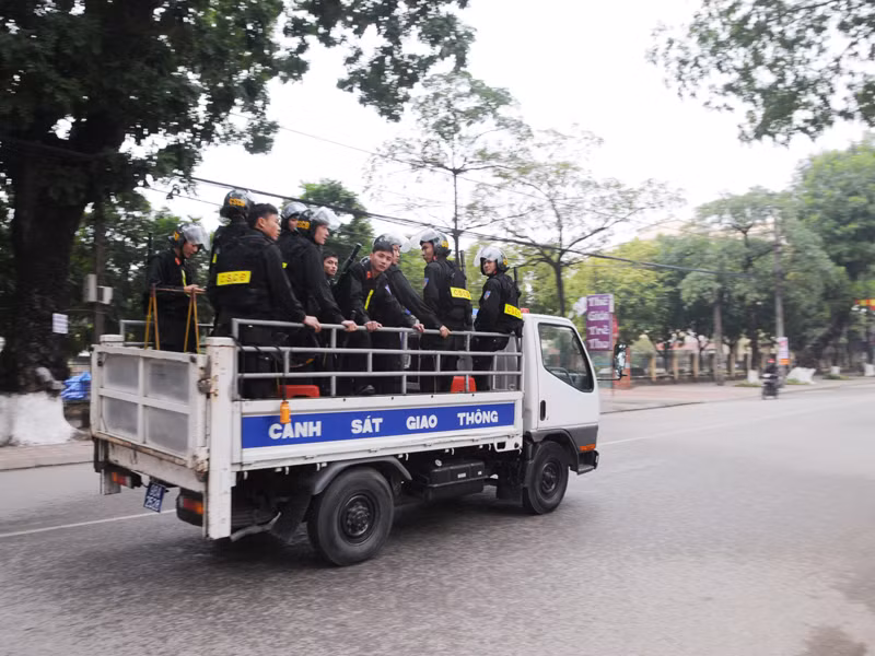 Vụ án giết người cướp tiệm vàng tại Bắc Giang gây chấn động cả nước, vì vậy, phiên tòa xét xử kẻ gây án - Lê Văn Luyện thu hút sự quan tâm của cả nước. Hàng trăm cán bộ chiến sĩ công an, cảnh sát giao thông được huy động để đảm bảo an ninh cho phiên tòa