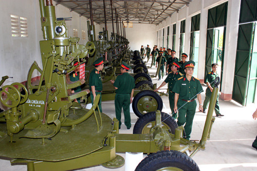 Hệ thống kho tàng được xây dựng chính quy, vũ khí được sắp xếp ngăn nắp