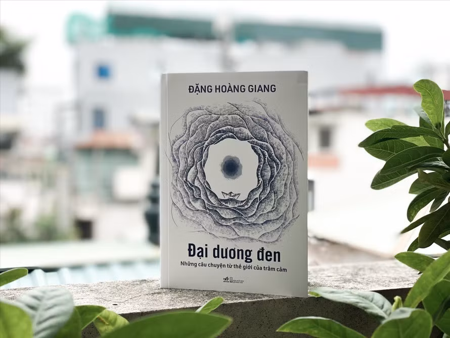 Một trong số những tác phẩm của Đặng Hoàng Giang. Một trong số những tác phẩm của Đặng Hoàng Giang.