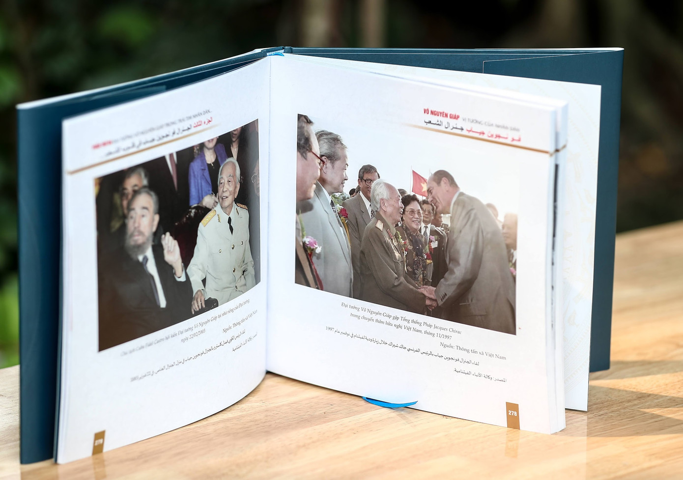 Cuốn sách được dịch song ngữ để góp thêm một nguồn tư liệu về Đại tướng.