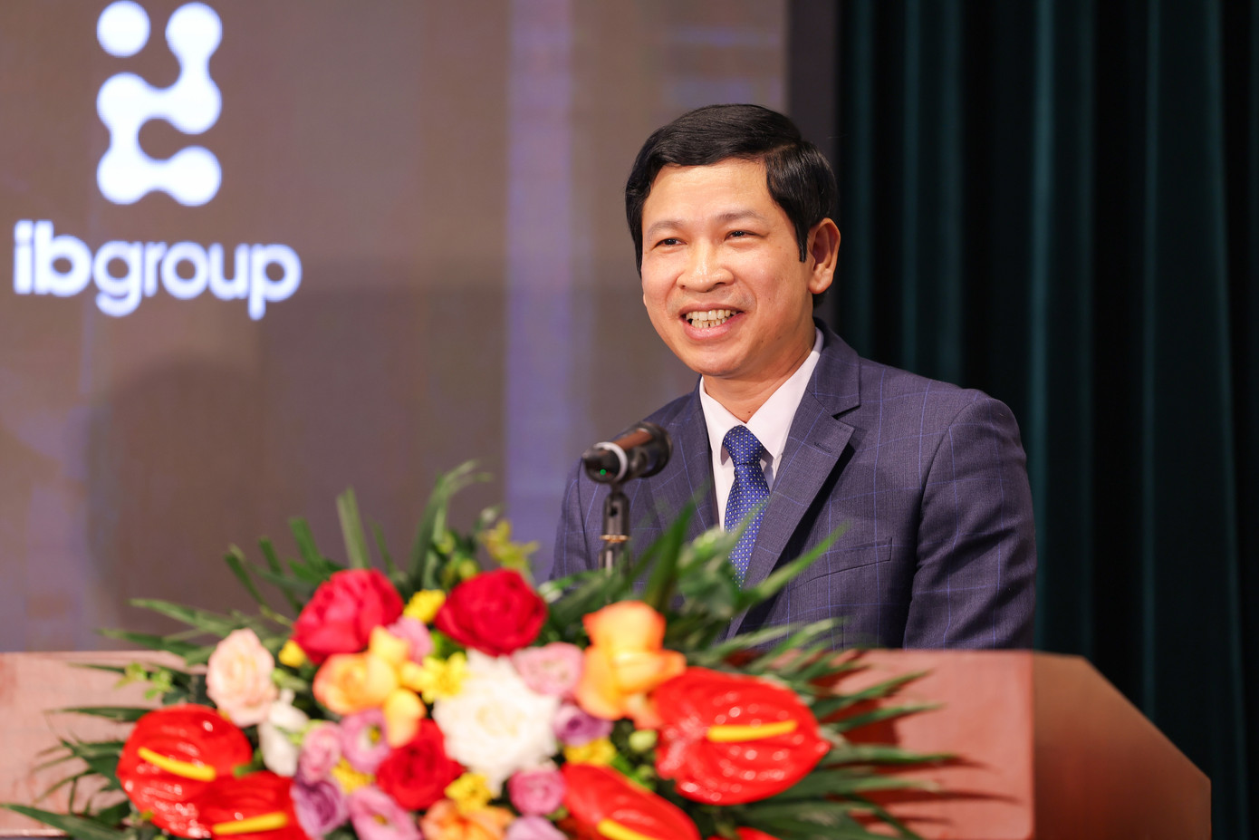 Thứ trưởng Bộ Văn hóa, Thể thao và Du lịch Hồ An Phong đánh giá cao cách quảng bá du lịch hiệu quả, cảm xúc thông qua âm nhạc. Ảnh: Hòa Nguyễn.