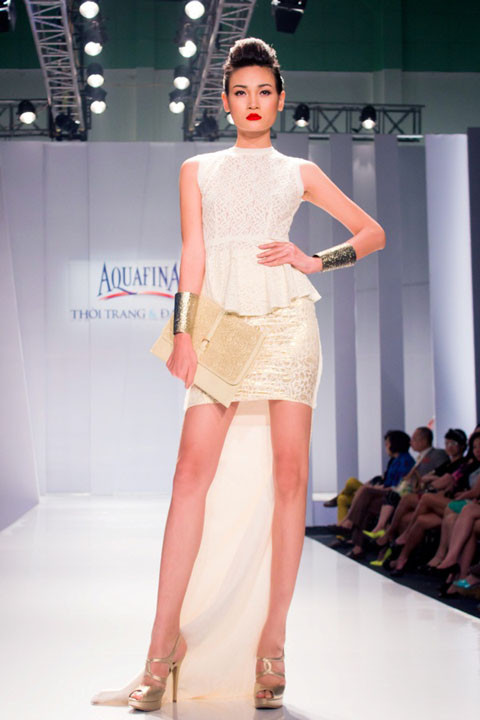 Cô là một trong những gương mặt mới được yêu thích trên sàn diễn thời trang gần đây. Cô là một trong những gương mặt mới được yêu thích trên sàn diễn thời trang gần đây