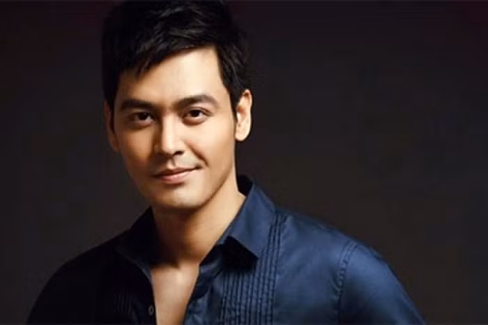 BẢN TIN Showbiz: MC Thanh Bạch bật khóc vì bị chỉ trích 9 lần làm đám cưới ảnh 1