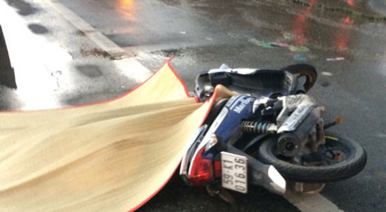 BẢN TIN ATGT: Xe máy đâm xe đạp, cụ ông 90 tuổi tử vong ảnh 6