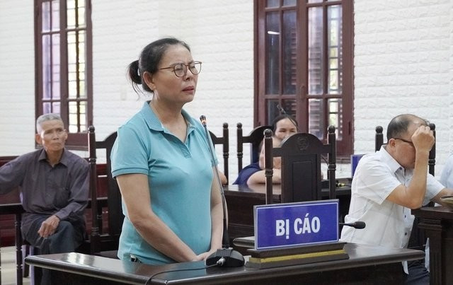 "Nữ quái" Trần Thị Hồng tại phiên toà sơ thẩm "Nữ quái" Trần Thị Hồng tại phiên toà sơ thẩm