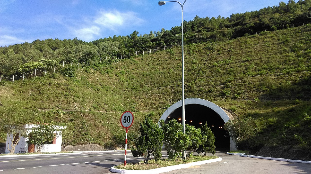 Hiện trạng hầm đường bộ Đèo Ngang. Hiện trạng hầm đường bộ Đèo Ngang.