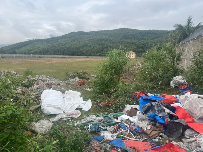 Rác thải trên phần đất dự án viên nén của Dohwa.