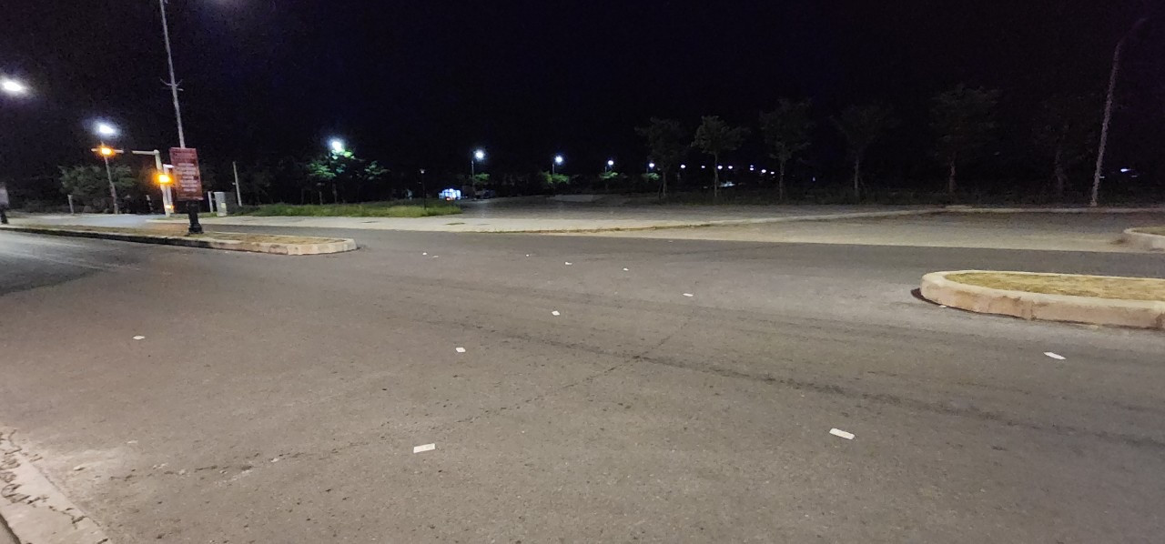 Tiền lẻ vương vãi khắp đường Tiền lẻ vương vãi khắp đường