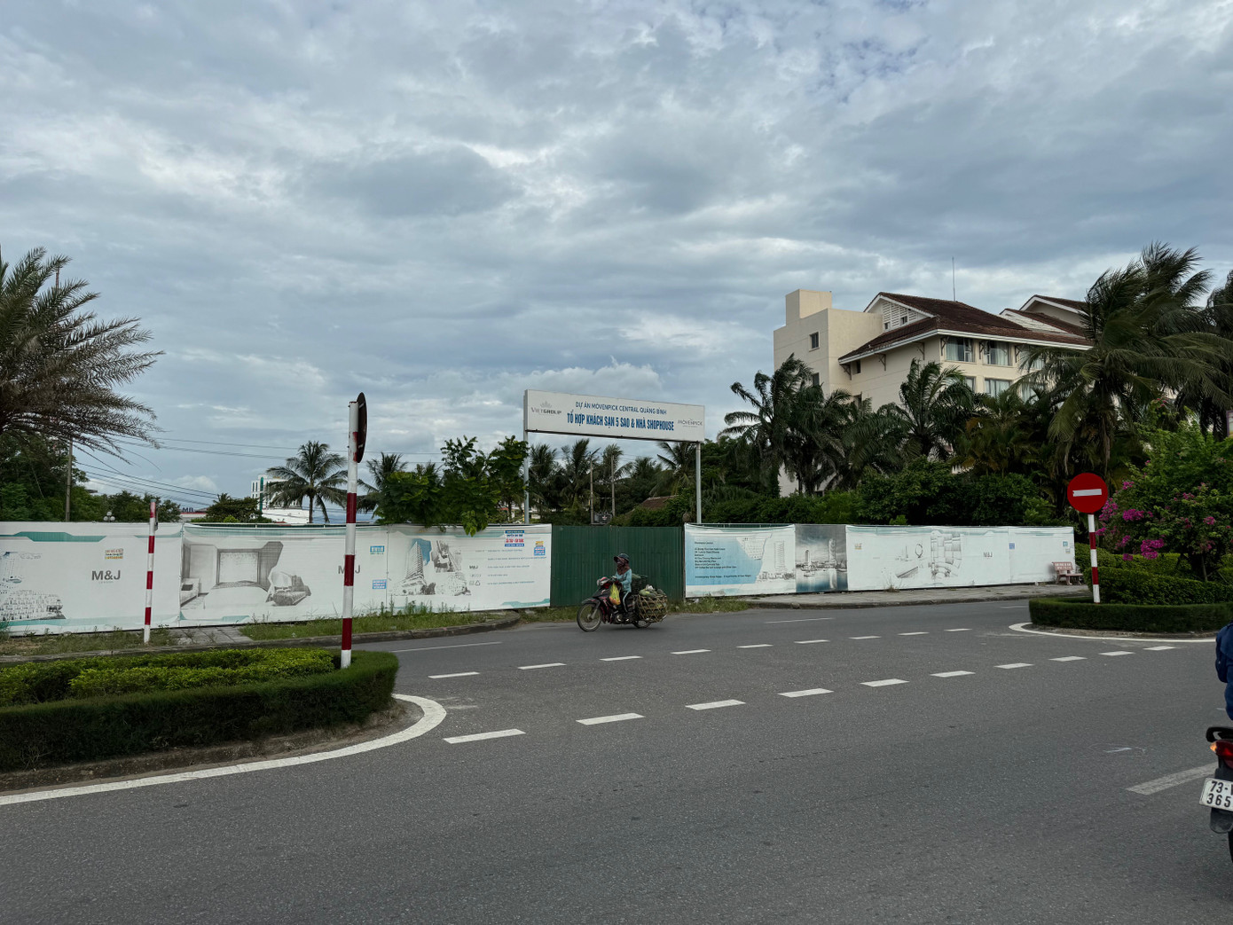 Sở Xây dựng Quảng Bình cho rằng, chủ đầu tư dự án đã vi phạm hợp đồng về chậm tiến độ và chậm thực hiện nghĩa vụ tài chính. Sở Xây dựng Quảng Bình cho rằng, chủ đầu tư dự án đã vi phạm hợp đồng về chậm tiến độ và chậm thực hiện nghĩa vụ tài chính.