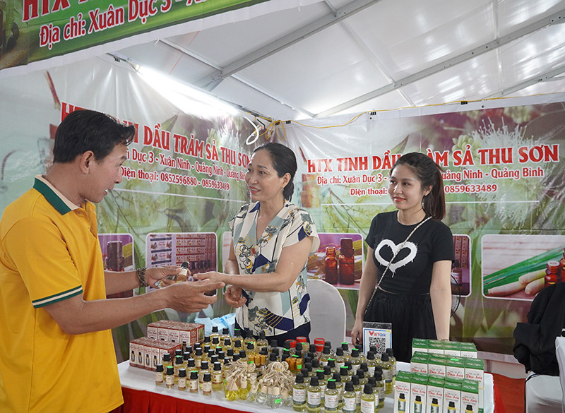 Gian hàng tinh dầu chiết xuất từ tự nhiên.