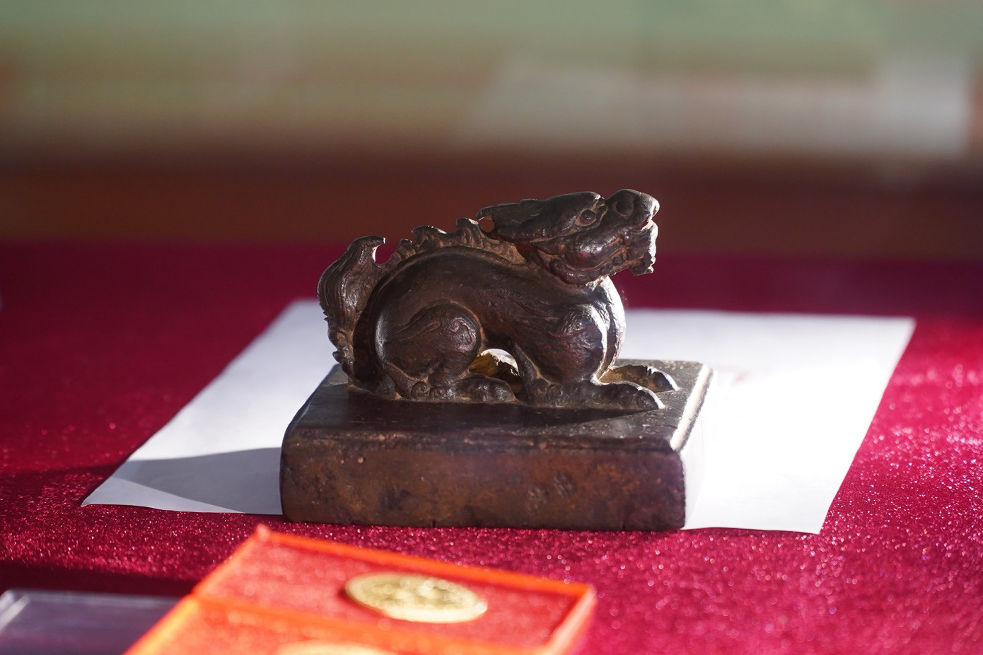 Cận cảnh chiếc ấn Bảo vật quốc gia. Cận cảnh chiếc ấn Bảo vật quốc gia.