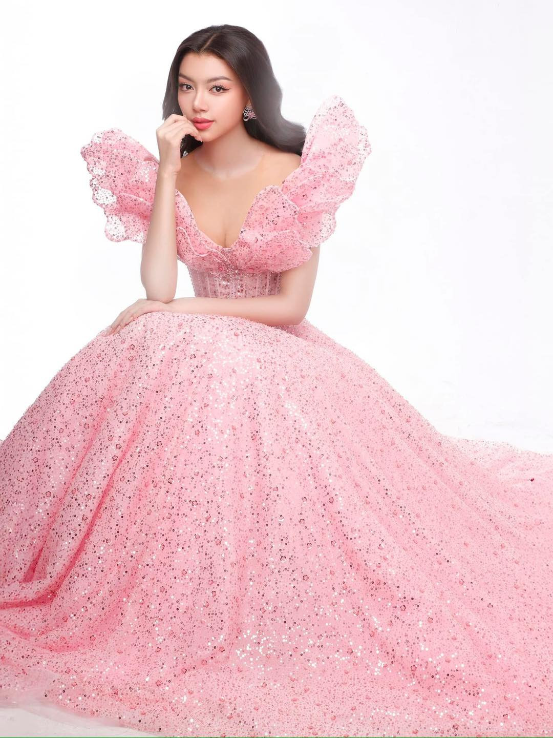 Thae Su Nyein gây tranh cãi khi final walk trong chung kết Hoa hậu Thế giới Myanmar 2025.