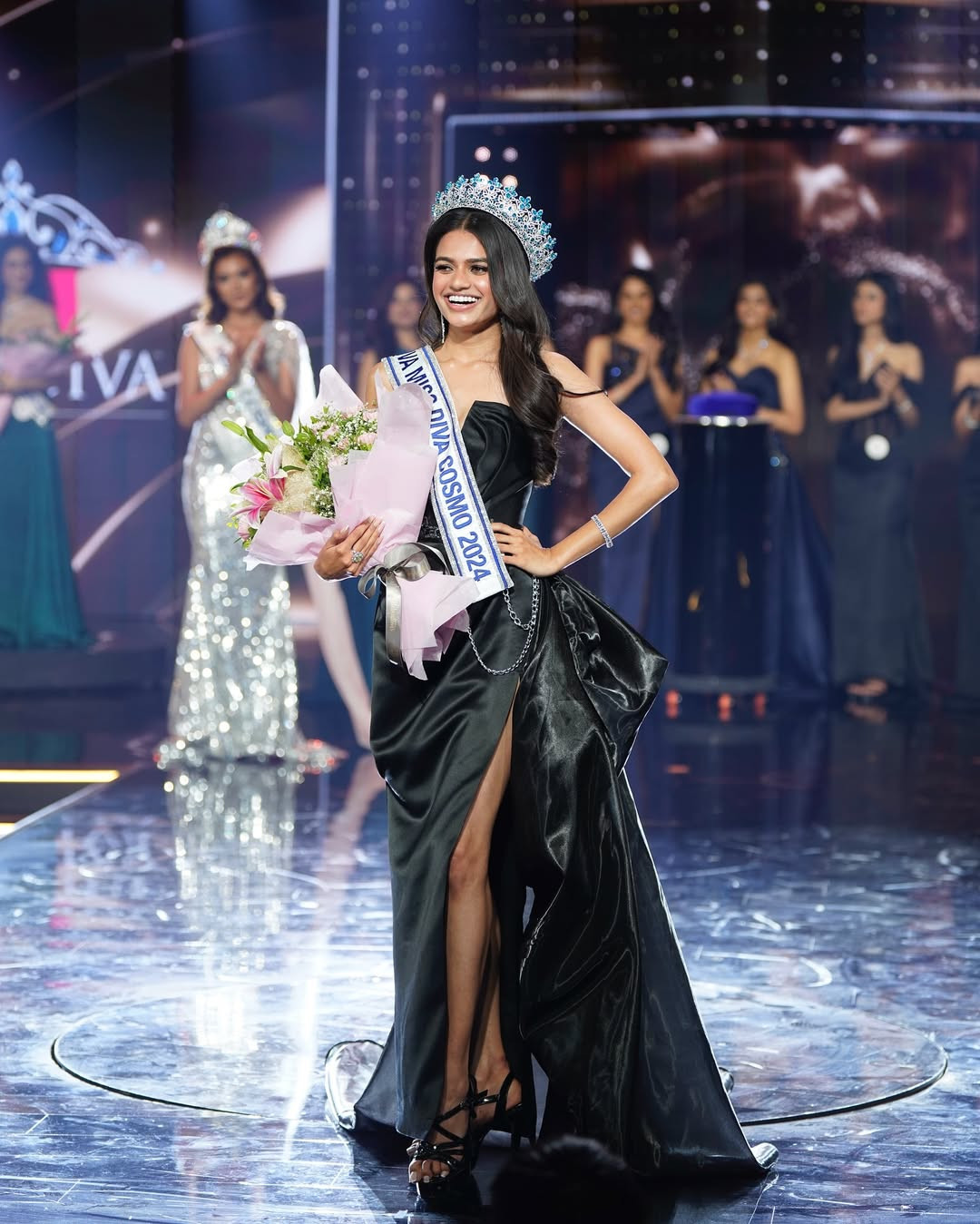 Chung kết cuộc thi Miss Diva 2025 đã diễn ra tối 7/3. Ban tổ chức đã tìm ra hai người chiến thắng của các danh hiệu Miss Cosmo India 2025 và Miss Supranational India 2025. Người đẹp Vipra Mehta đã đăng quang danh hiệu Miss Cosmo India 2025 và đại diện quốc gia tại cuộc thi Miss Cosmo 2025.