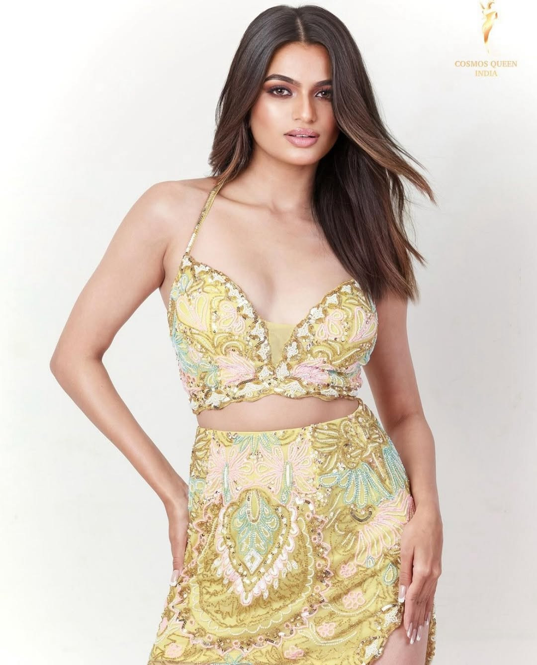 Vipra chia sẻ về những ngày đầu khởi nghiệp của mình: "Hành trình trong ngành giải trí của tôi bắt đầu từ năm 5 tuổi. Lớn lên ở Udaipur, tôi luôn bị mê hoặc bởi sự kỳ diệu của điện ảnh, khiêu vũ và biểu diễn. Sự ủng hộ không ngừng nghỉ của cha mẹ đã cho tôi sự tự tin để bước vào thế giới này khi còn rất nhỏ".