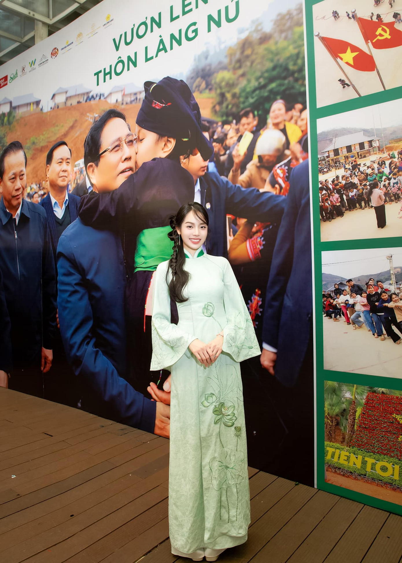 Hoa hậu Thanh Thủy tại buổi khai mạc triển lãm và ra mắt sách ảnh Vươn lên thôn Làng Nủ.