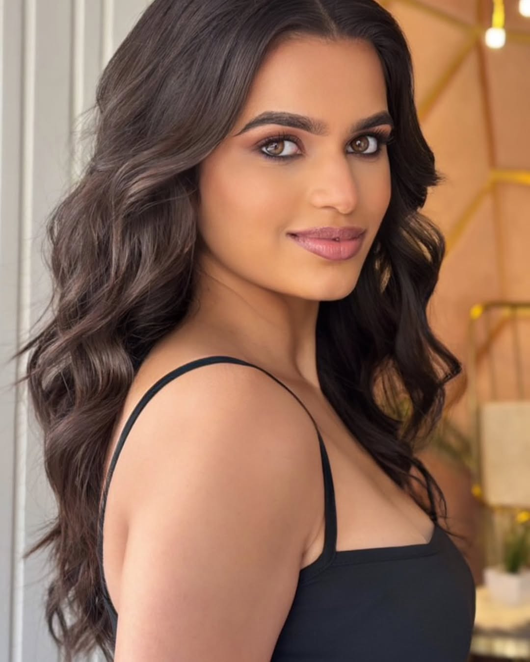 Vipra Mehta là diễn viên Bollywood, đã đóng chính trong hơn 7 bộ phim và một loạt phim truyền hình. Cô gia nhập làng phim Ấn Độ từ khi mới 5 tuổi.