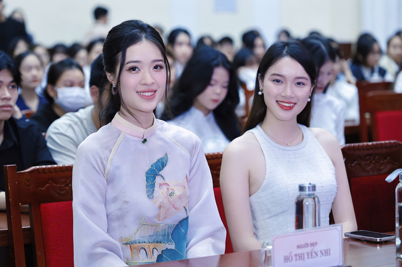 Hồ Thị Yến Nhi và Phạm Thị Phương Trinh tại tuyển sinh Hoa hậu Việt Nam 2024.