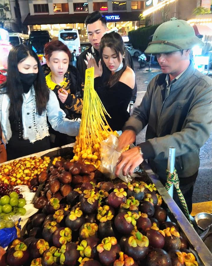 Măng cụt chín cây. Măng cụt chín cây.