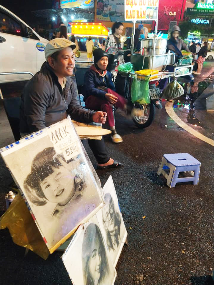 Dịch vụ vẽ truyền thần lấy ngay với giá 100.000 đồng. Dịch vụ vẽ truyền thần lấy ngay với giá 100.000 đồng.