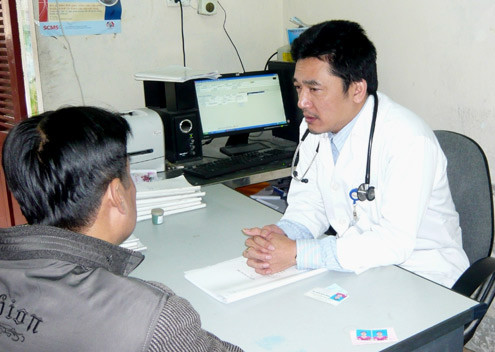 Khám, tư vấn cho bệnh nhân nhiễm HIV tại BV 09 Hà Nội