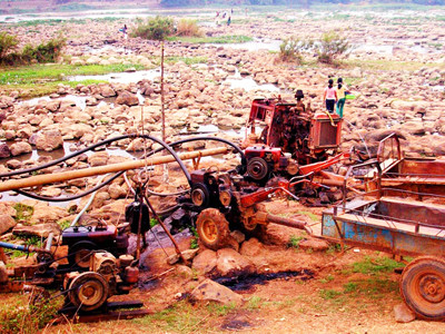 Sông Sêrêpôk có đoạn cạn kiệt trơ cả đáy