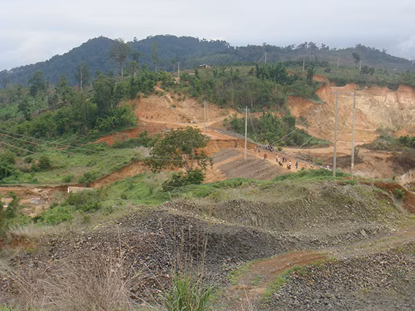 Đập dâng thủy điện Ia Krêl 2 toàn bằng đất_Ảnh: L.Đ.Dũng