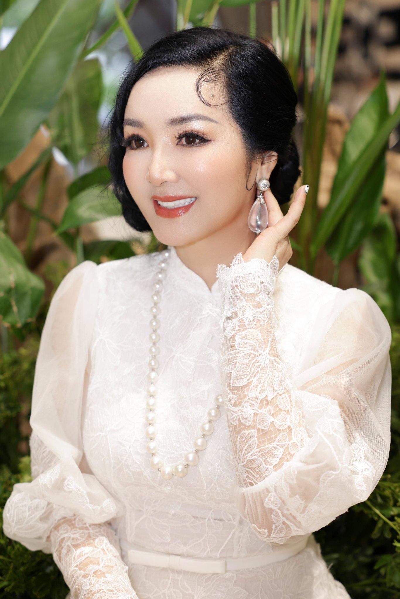 Hoa hậu Giáng My trẻ trung, xinh đẹp với sắc trắng tinh khôi. Hoa hậu Giáng My trẻ trung, xinh đẹp với sắc trắng tinh khôi.