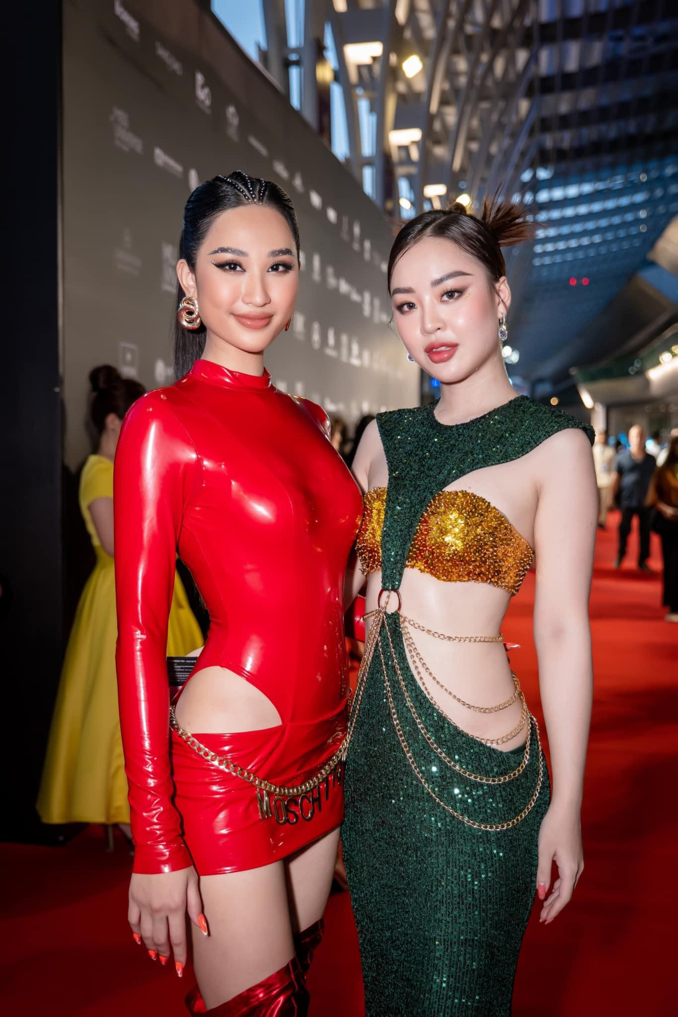 Diện thiết kế cut-out táo bạo, Hoàng Hải Thu đọ dáng gợi cảm bên người đẹp Phạm Anh Thư - Top 15 Miss World Vietnam 2019. Diện thiết kế cut-out táo bạo, Hoàng Hải Thu đọ dáng gợi cảm bên người đẹp Phạm Anh Thư - Top 15 Miss World Vietnam 2019.